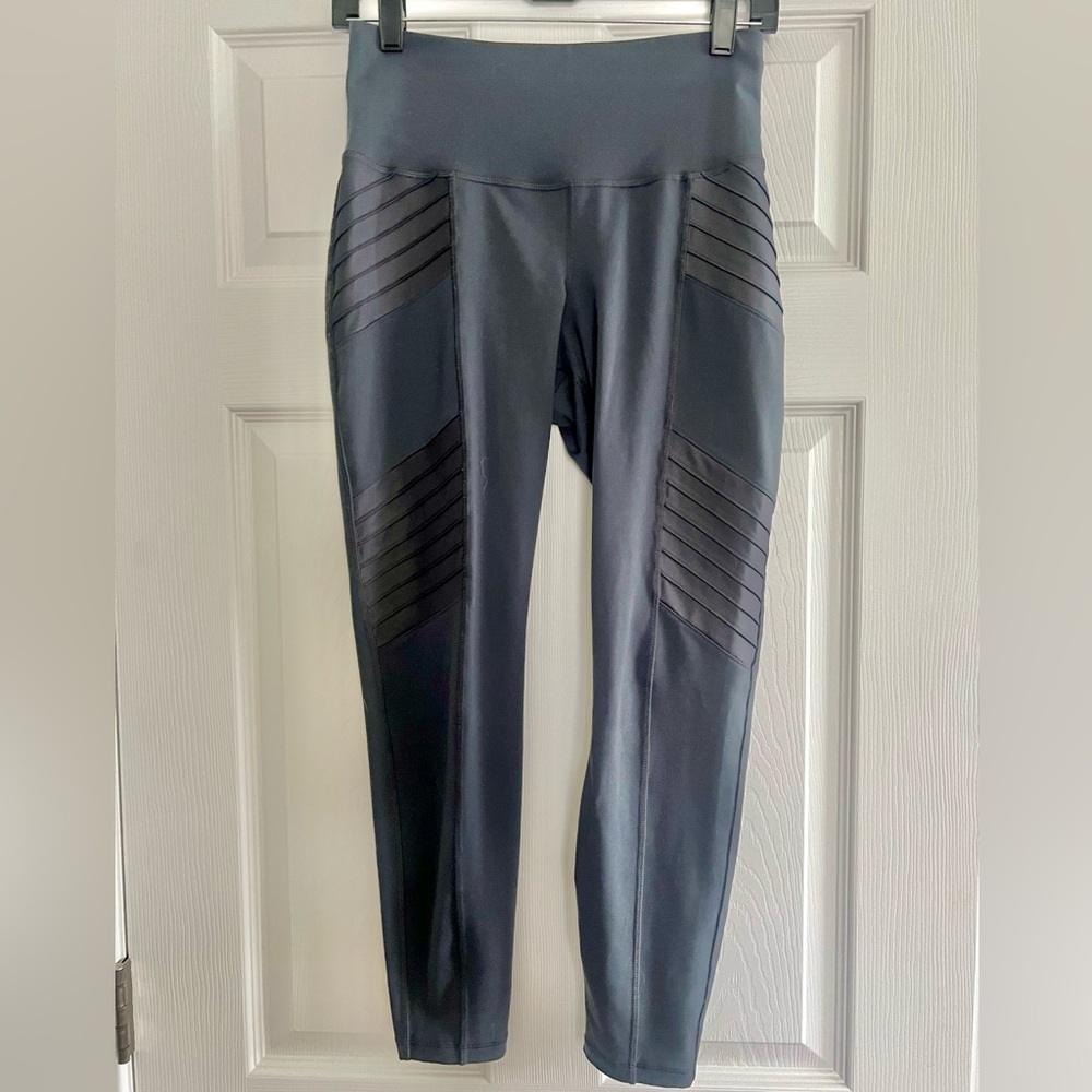 Old Navy Active Go-Dry Leggings - Charcoal Grey with Texture detail
